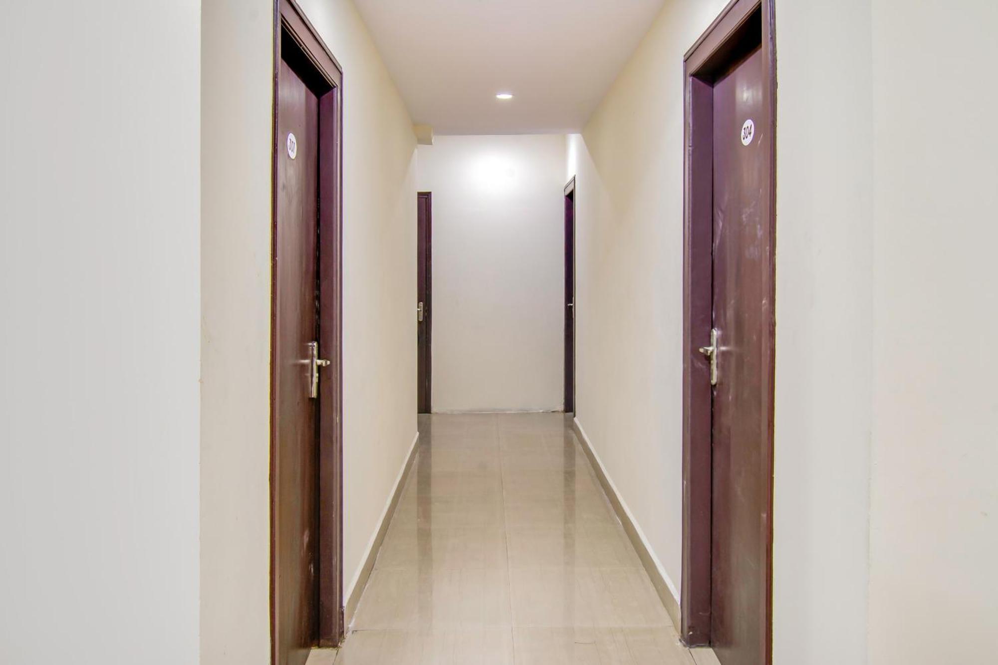 Oyo Akshaya Inn Vijayawāda Exteriér fotografie